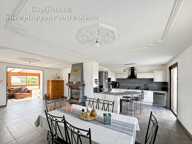 LA CLAYETTE (71) Maison à vendre,150 m², 8 pièces, 5 chambres, piscine sur terrain de 771 m² — photo 3