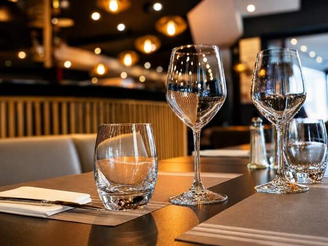 Restaurant à vendre ANNEMASSE (74), 2 Terrasses privées et chauffées, garage, parking, Tram, centre ville, Licence IV; extraction, licence 4 — photo du bien