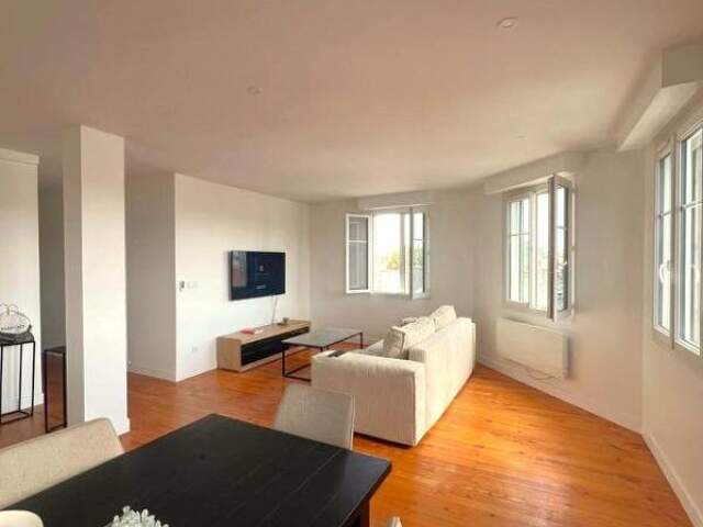 Appartement À Vendre — photo du bien