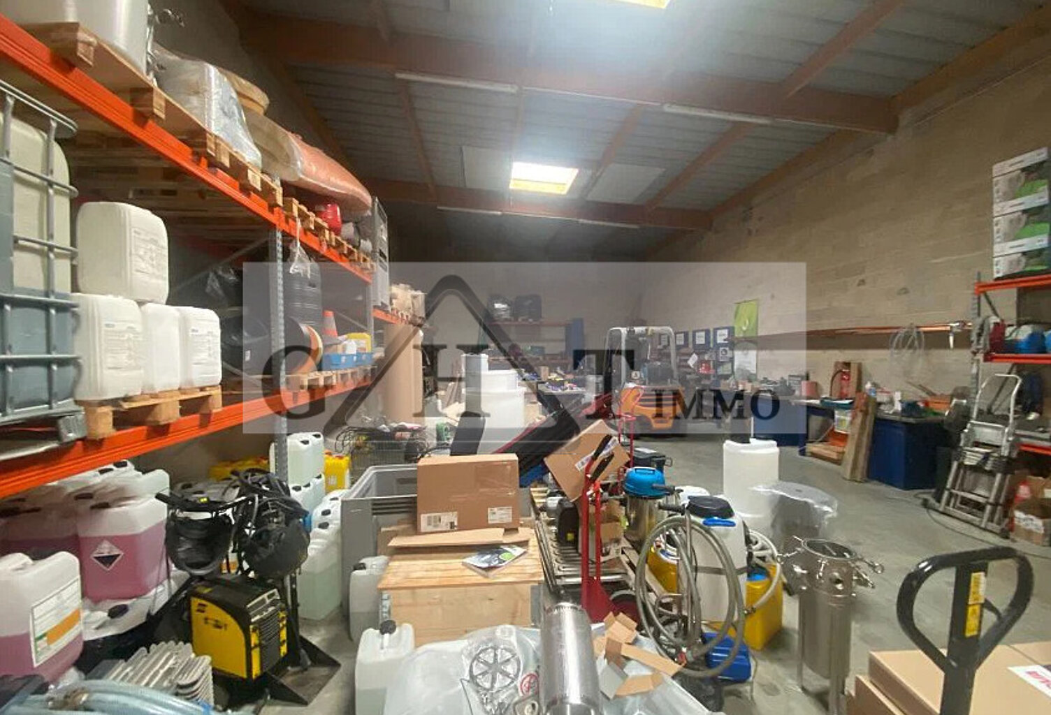 BÂTIMENT INDÉPENDANT À LOUER – 455 M² – LE COUDRAY-MONTCEAUX — photo 1