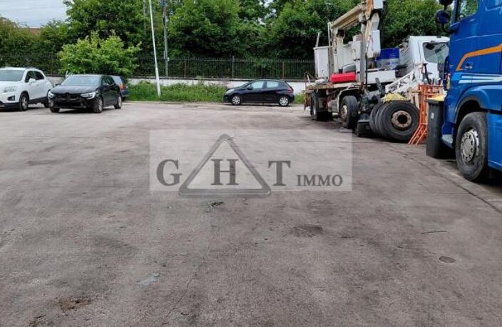 ENTREPOT 426 M² A LOUER A GUIGNES — photo 2