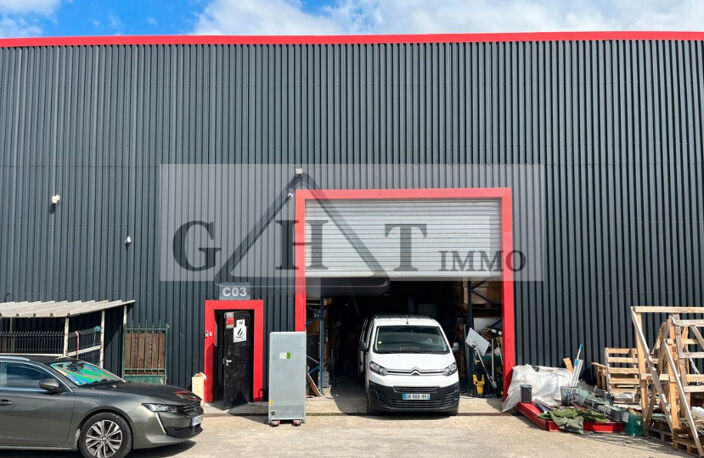 ENTREPOT 426 M² A LOUER A GUIGNES — photo 3