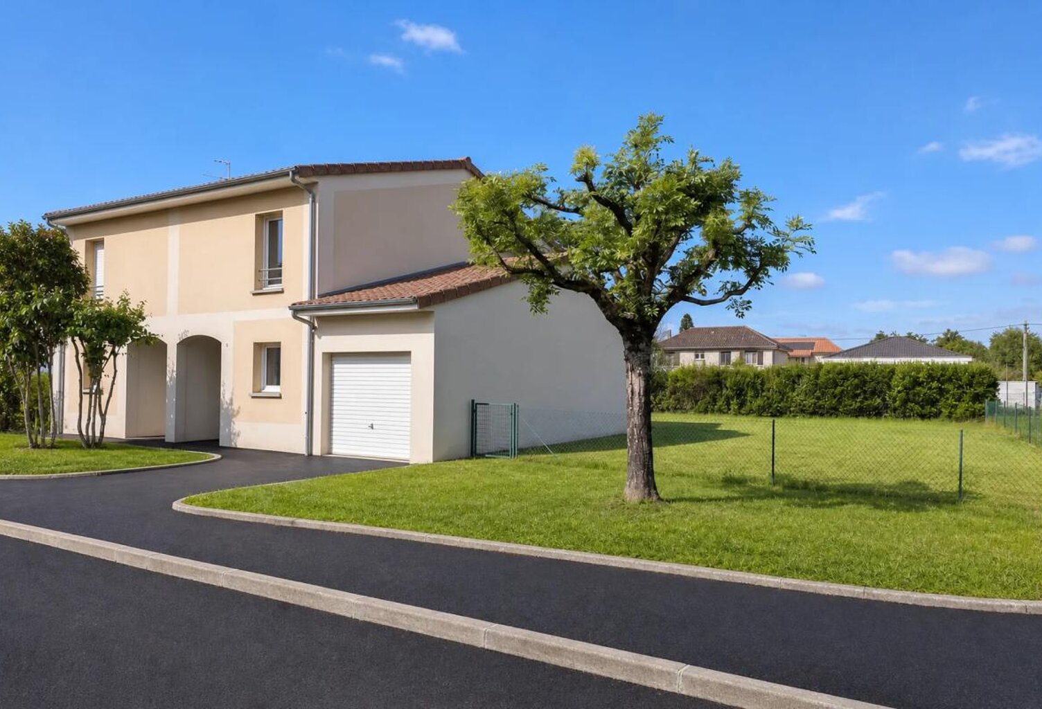 Maison 3 chambres avec garage et jardin — photo 1