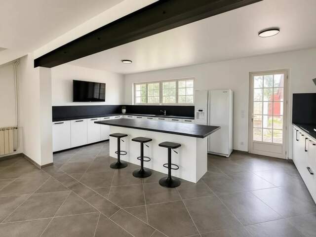 Vaste maison 7 pièces 214 m² à Ordonnac — photo du bien