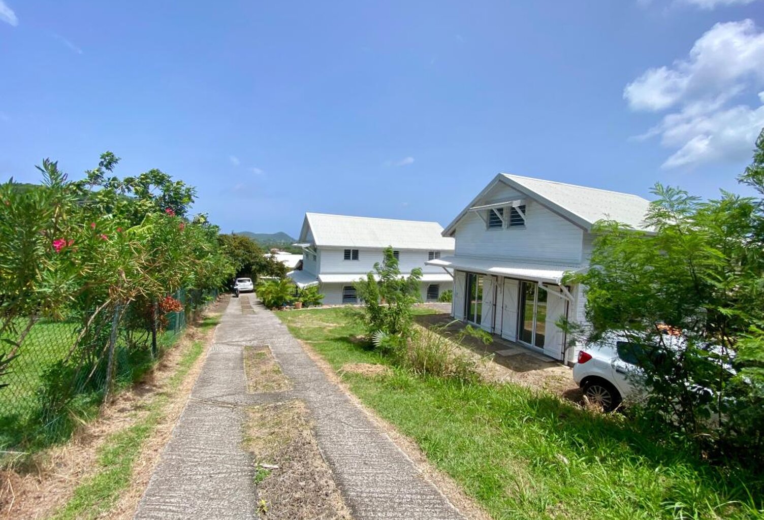 LE MARIN – Ensemble immobilier avec 2 maisons, terrain de 1 200 m² et local commercial – Idéal investisseur — photo 1