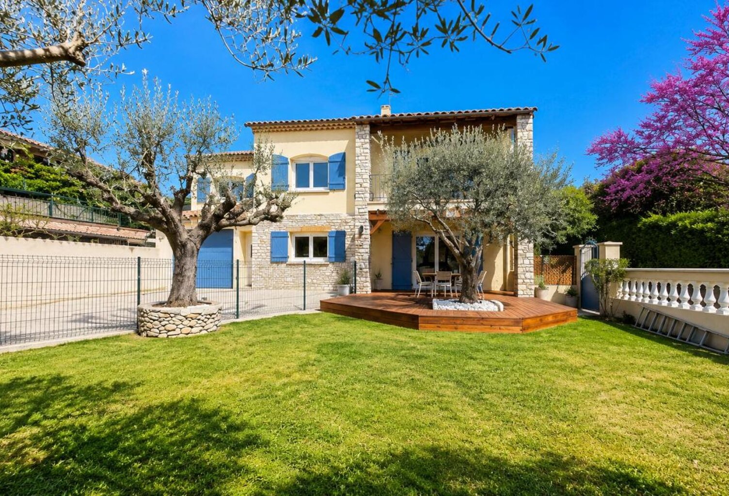 EXCLUSIVITE VILLA 211M² 11 PIECES 7 CHAMBRES TERRAIN 714M² PISCINE POOL HOUSE 26110 DROME PROVENCALE — photo 1