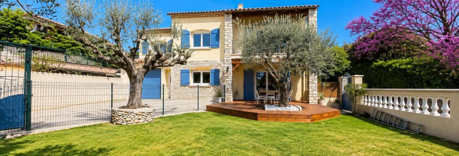 Maison 9 Pièces 211 m² à vendre à Saint-Maurice-sur-Eygues (26110)