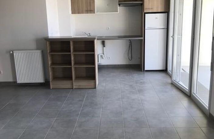 Location appartement 4 pièces 84 m² à Cenon (33150) — photo 3