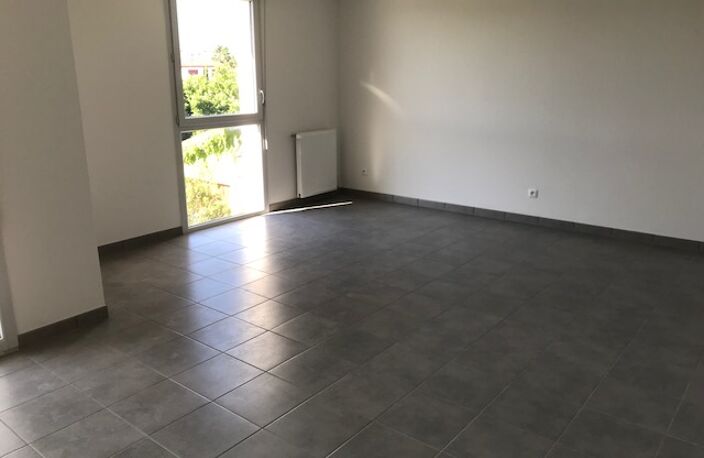 Location appartement 4 pièces 84 m² à Cenon (33150) — photo 4
