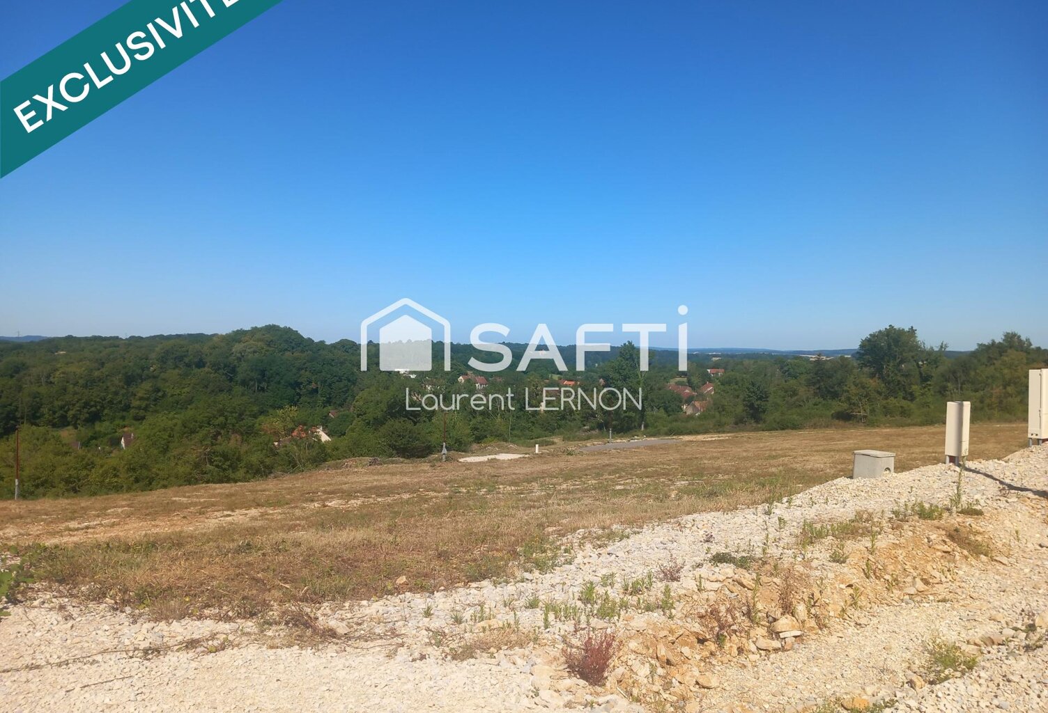 TERRAIN A BATIR VIABILISE DE 814 M² — photo 1