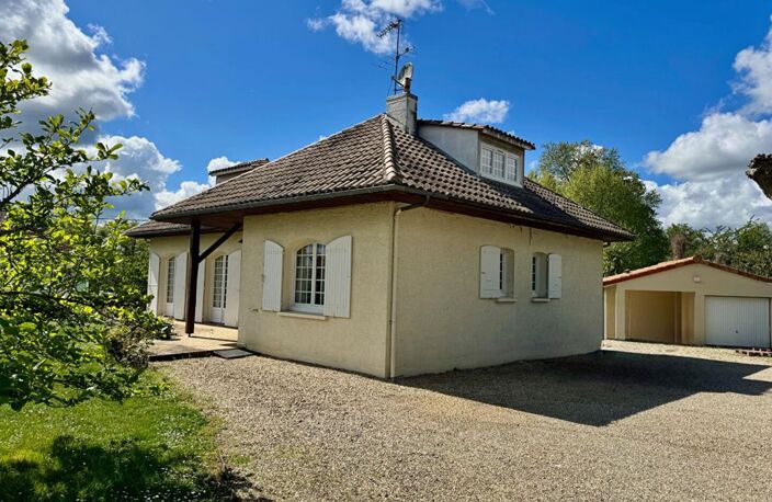 Saint Emilion. À moins de 10mn de la gare de Libourne. Maison tradtionnelle de 160 m2. 4 chambres. Jardin paysager — photo 2