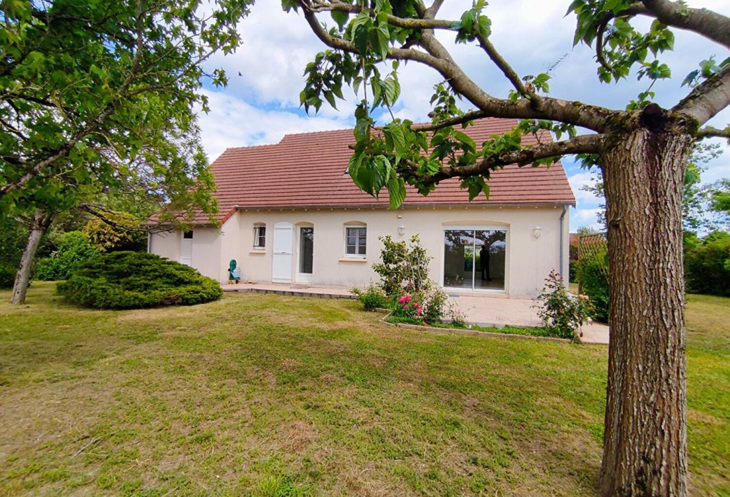 Maison Yzeures Sur Creuse 6 pièces garage et jardin clos — photo 1