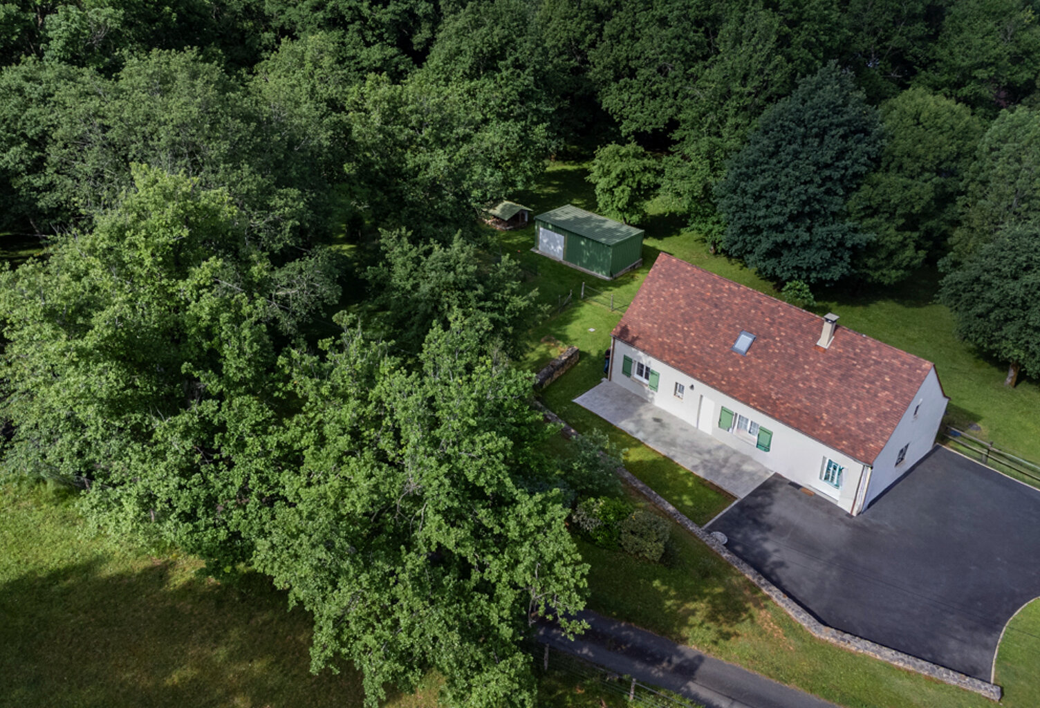 Maison contemporaine, 6 pcs, 3 chambres, 104m2, 5485m2 terrain et garage — photo 1