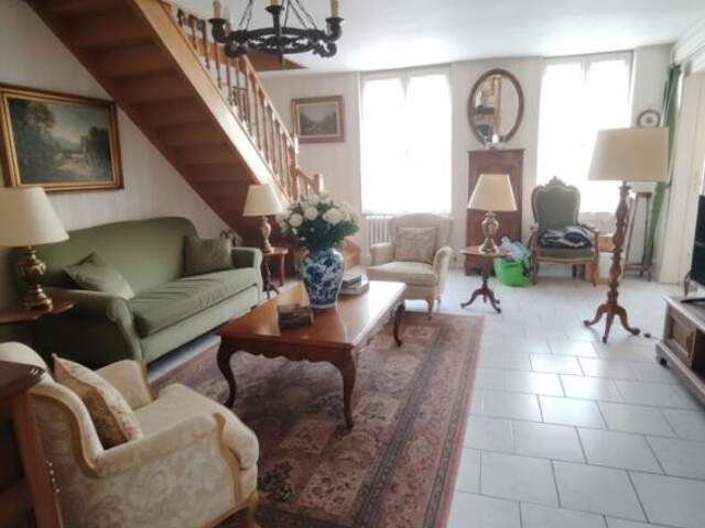 AZE maison ancienne très bien entretenue avec puits et garage — photo du bien