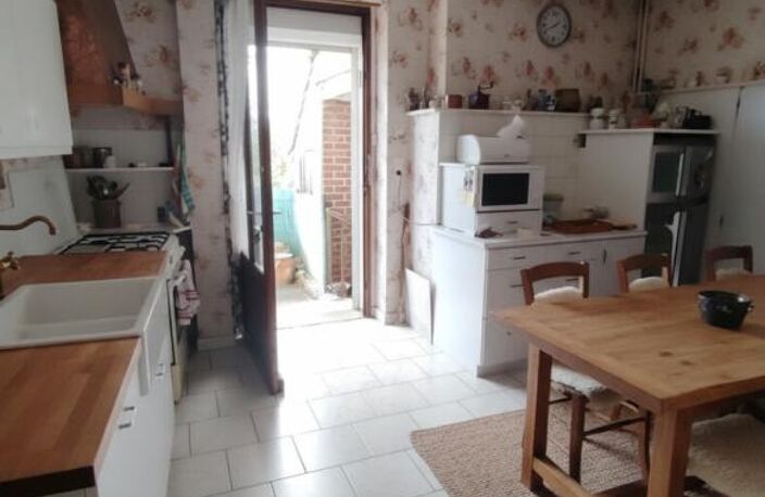AZE maison ancienne très bien entretenue avec puits et garage — photo 2