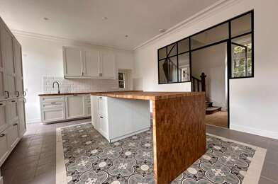 Maison 6 pièces 1590 €