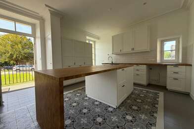 Maison 6 pièces 1460 €