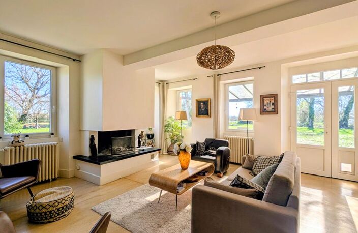 Demeure du 18ème de 289 m² avec piscine et dépendances sur terrain de 3 hectares — photo 2