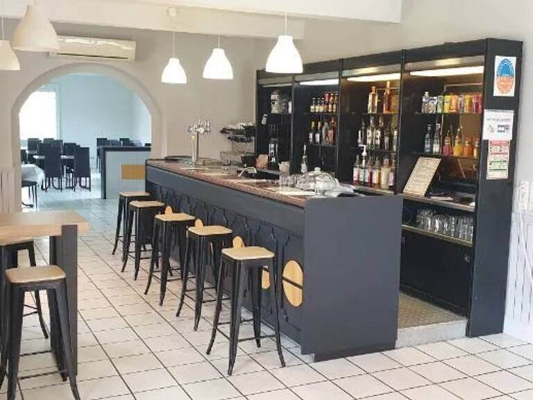 EXCLUSIVITÉ – OPPORTUNITÉ RARE : BAR, SNACK, GRILL AVEC LICENCE IV – CLÉ EN MAIN – TERRASSE, JARDIN – LOYER 600 € — photo 1