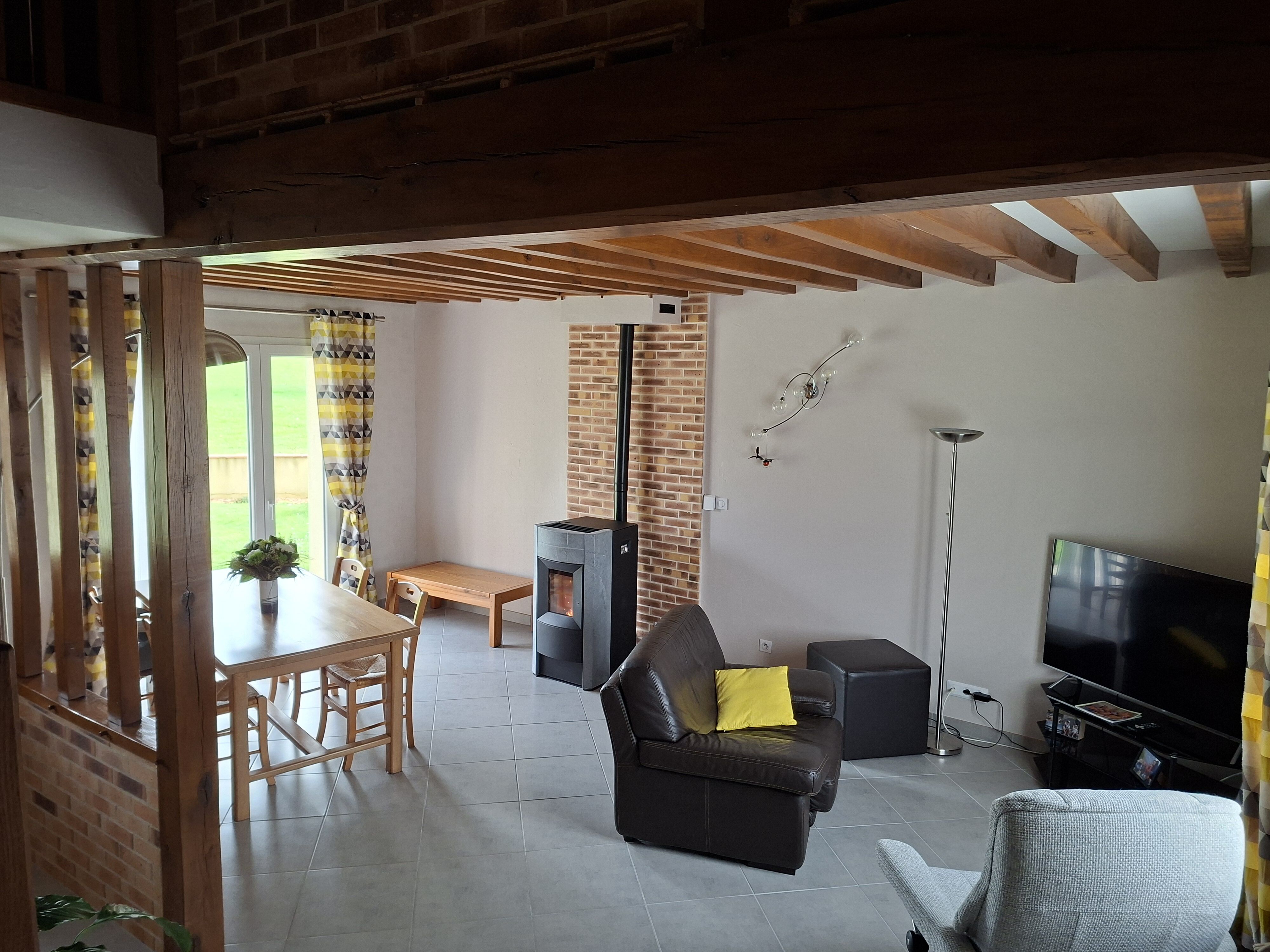 Maison familiale avec dépendance et 1,6 hectare de terrain – Proche Alençon