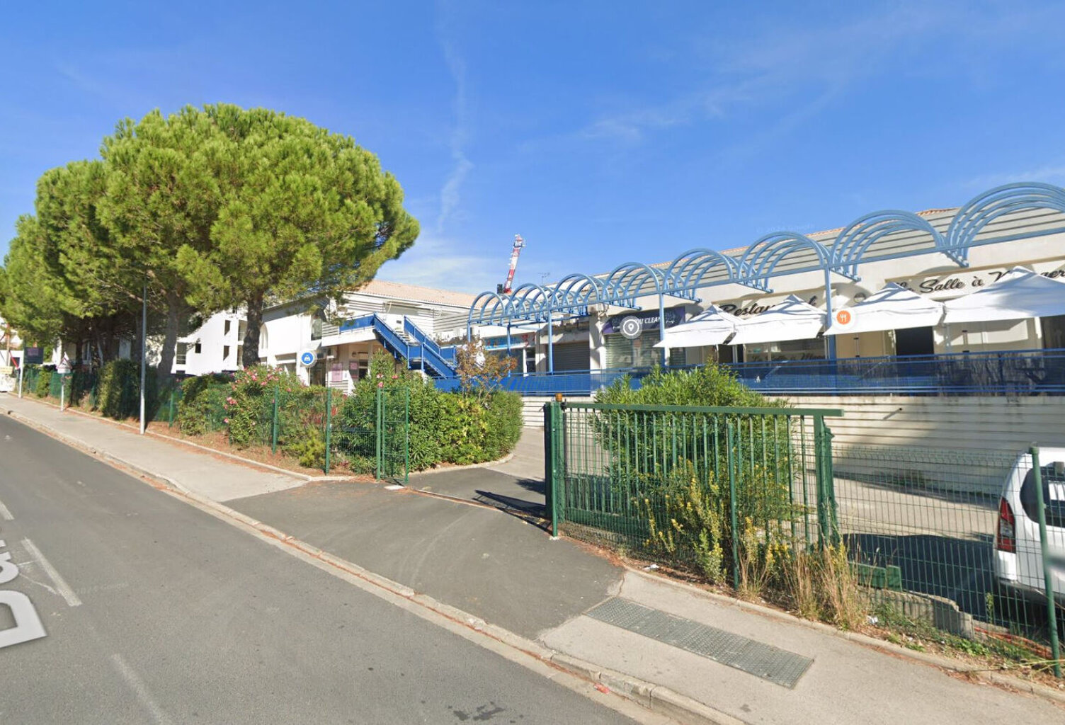 Murs commerciaux dans une zone commerciale — photo 1
