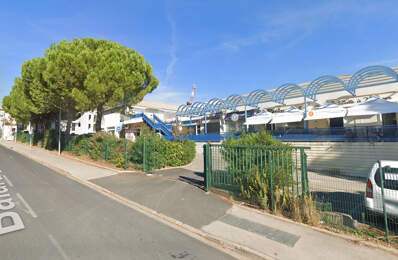 Murs commerciaux dans une zone commerciale — photo du bien