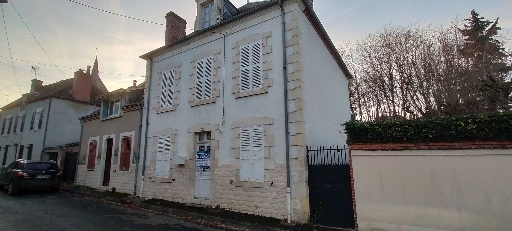 Maison de village 98m2, 3 chambres, cour et dépendances