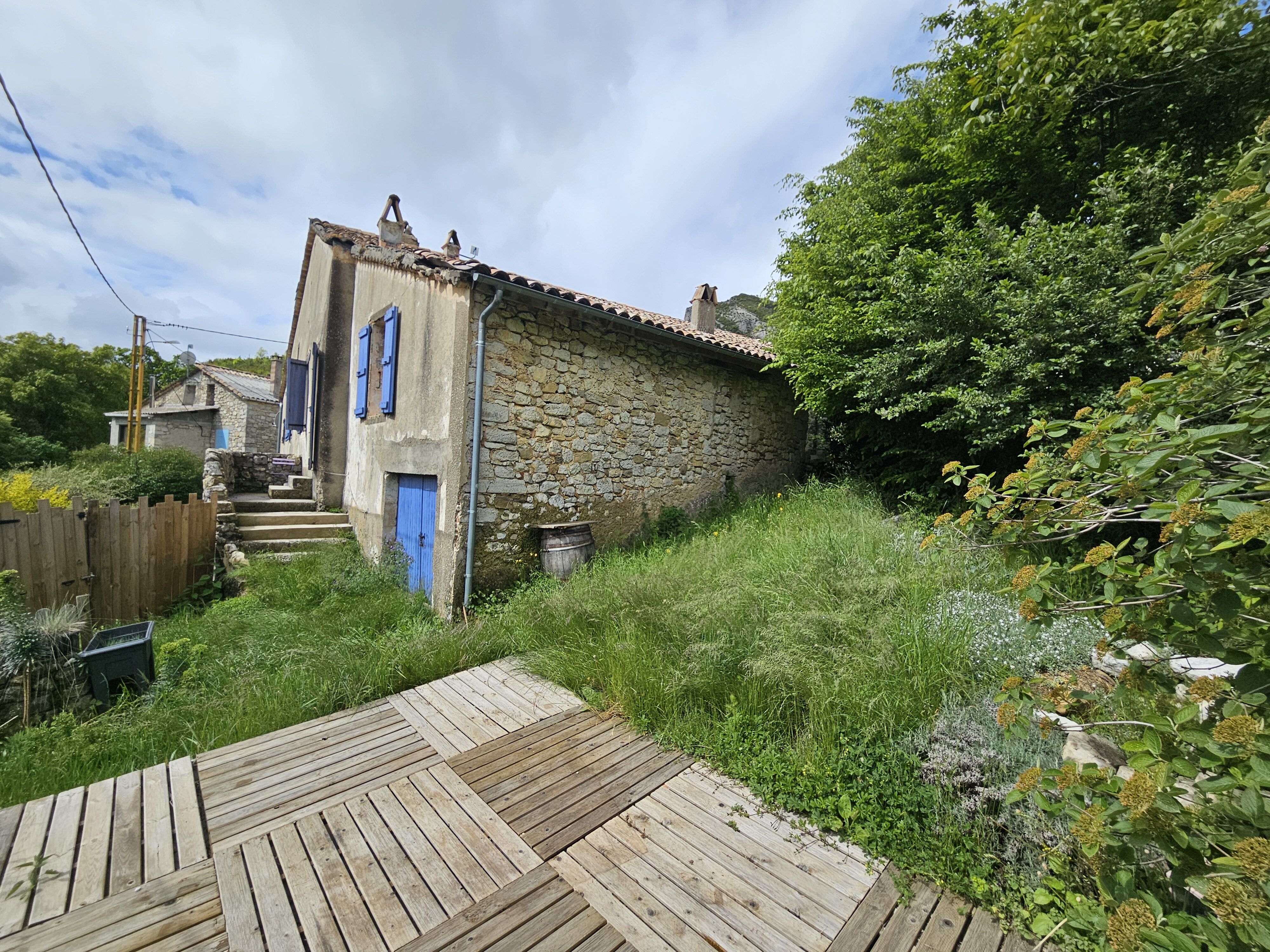LA PIARRE - MAISON T3 + T4 RENOVEE SUR 2 127m2 DE TERRAIN