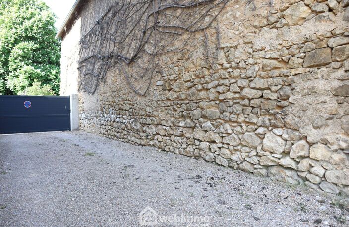 Maison - 390m² - Lussac-les-Châteaux — photo 2