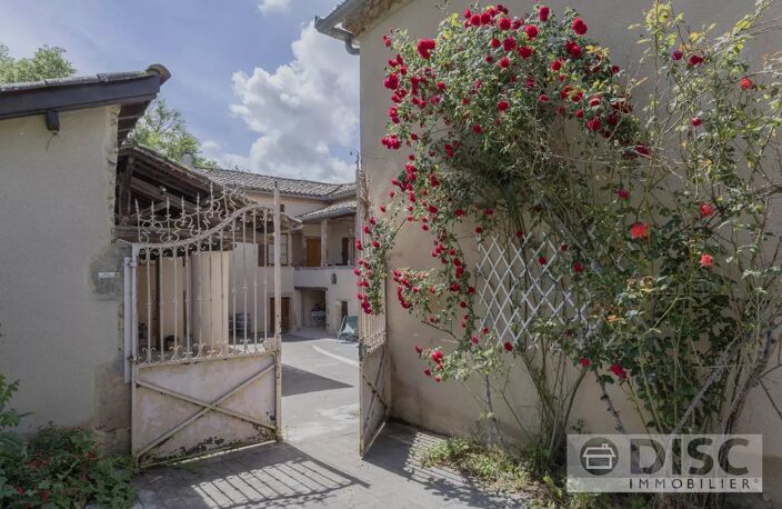 Beau corps de ferme avec cour interieure grand grange et 2,3 hectares de terrain. — photo 3