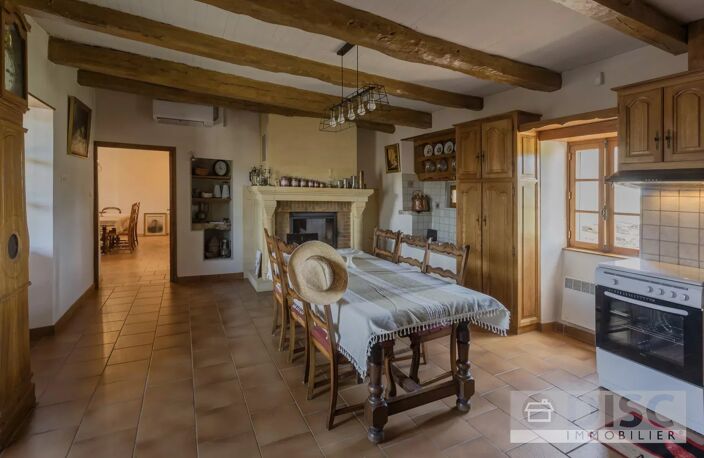 Beau corps de ferme avec cour interieure grand grange et 2,3 hectares de terrain. — photo 4