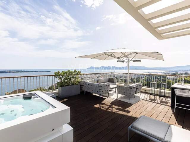 Appartement avec terrasse sur le toit et vue mer - Cannes — photo du bien