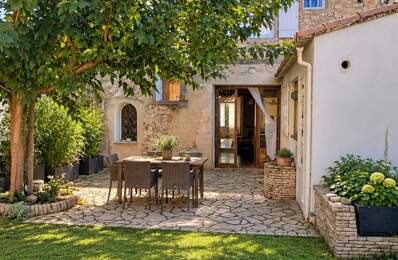 Au cœur de Pernes-les-Fontaines, charmante maison de village pleine d'authenticité.  D'environ 170 m², elle offre 6 pièces dont 4 chambres, sur un terrain de 290 m².  Un bien de caractère, idéal pour profiter de la douceur de vivre provençale — photo du bien