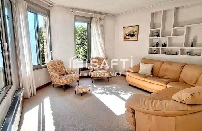 Au cœur de Pernes-les-Fontaines, charmante maison de village pleine d'authenticité.  D'environ 170 m², elle offre 6 pièces dont 4 chambres, sur un terrain de 290 m².  Un bien de caractère, idéal pour profiter de la douceur de vivre provençale — photo 3