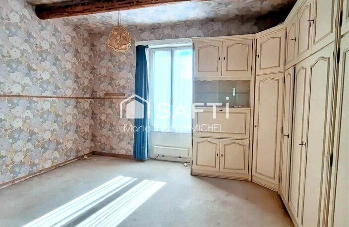 Au cœur de Pernes-les-Fontaines, charmante maison de village pleine d'authenticité.  D'environ 170 m², elle offre 6 pièces dont 4 chambres, sur un terrain de 290 m².  Un bien de caractère, idéal pour profiter de la douceur de vivre provençale — photo 5