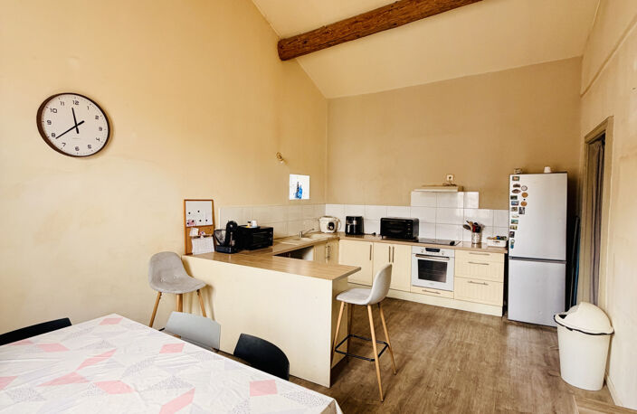 Vauvert   Maison de village P4 avec plafond cathédrale — photo 3
