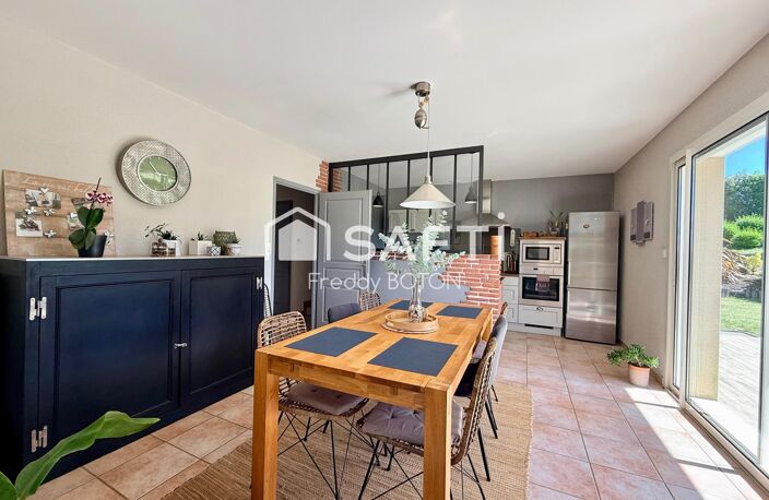 Une maison clé en main, moderne et parfaitement entretenue avec piscine et grands extérieurs . — photo 5