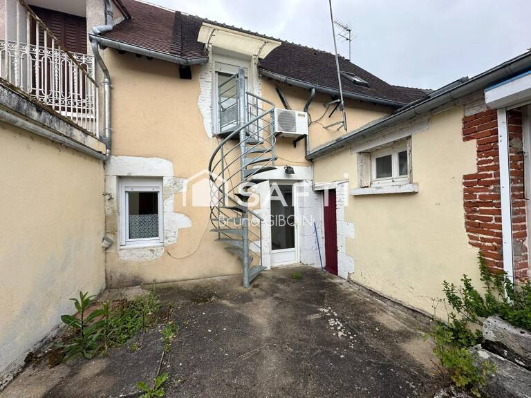 Ensemble immobilier de deux maisons de ville avec places de stationnement — photo 1