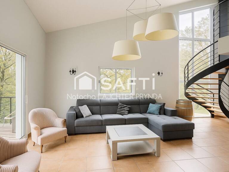 Maison d'architecte au milieu des arbres — photo 1