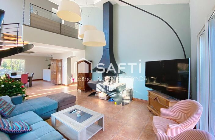 Maison d'architecte au milieu des arbres — photo 3