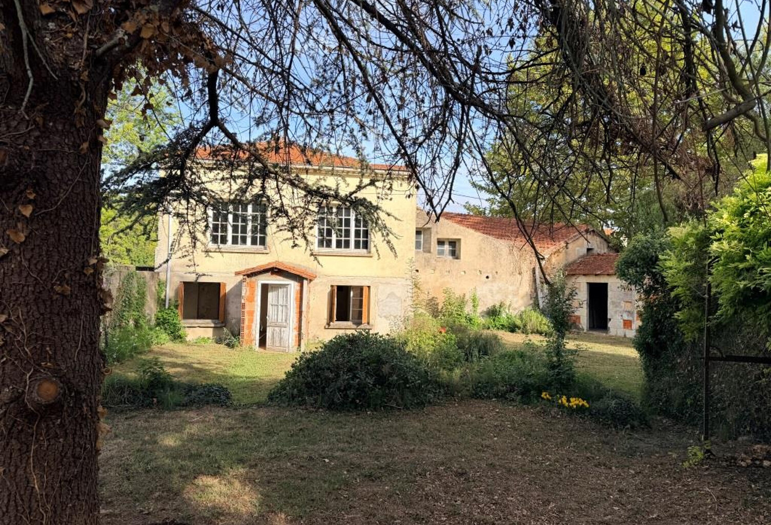 MAZION MAISON A RESTAURER AVEC DEPENDANCES — photo 1