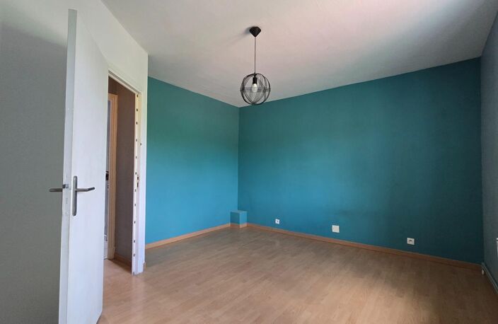 Maison mitoyenne avec jardin et dépendance — photo 4