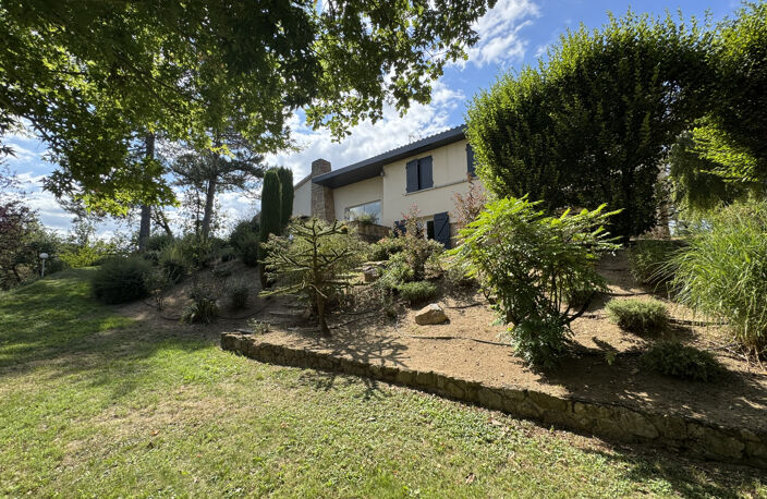 Proximité du golf de Gourdan   Superbe propriété 247m2 avec — photo 2