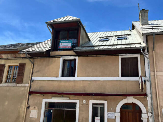 Maison de caractère au coeur de la Cité Vauban de Mont-Dauphin ? Bien rare avec jardin, garage et local commercial — photo du bien
