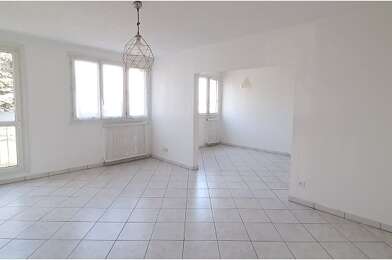 Appartement 3 pièces 873 €