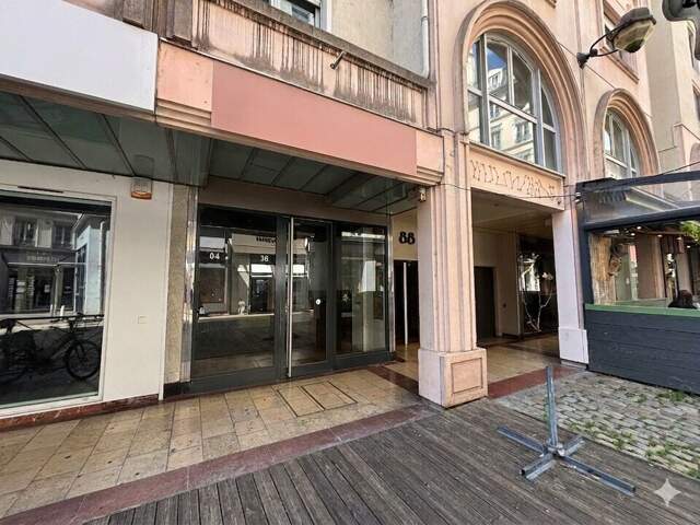 LOCAL COMMERCIAL à LOUER — photo du bien