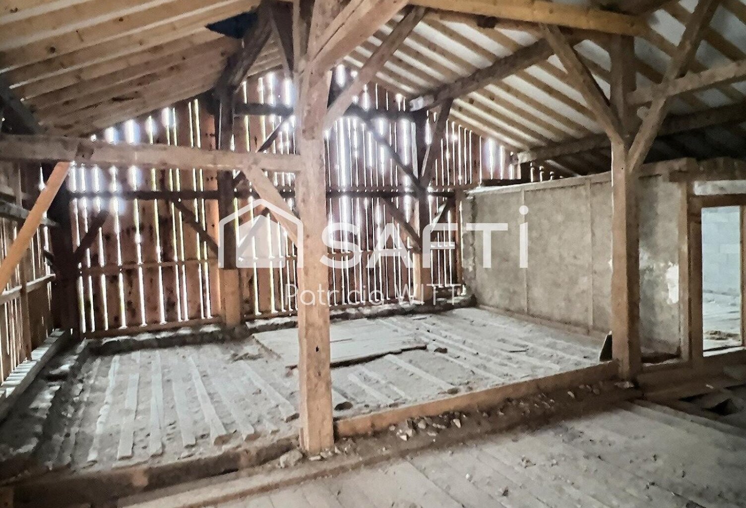 SOUS OFFRE - Orcier (74550) Grange-Maison à rénover — photo 1