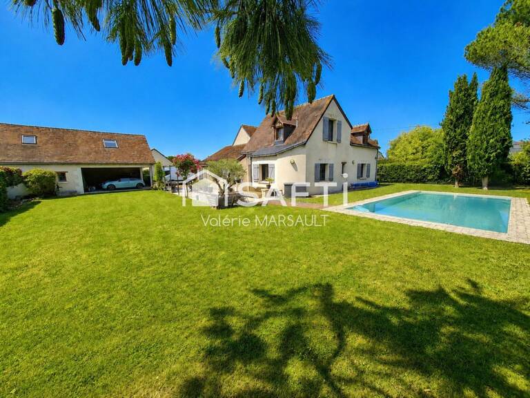 Maison de 160 m² avec piscine et dépendances — photo 1