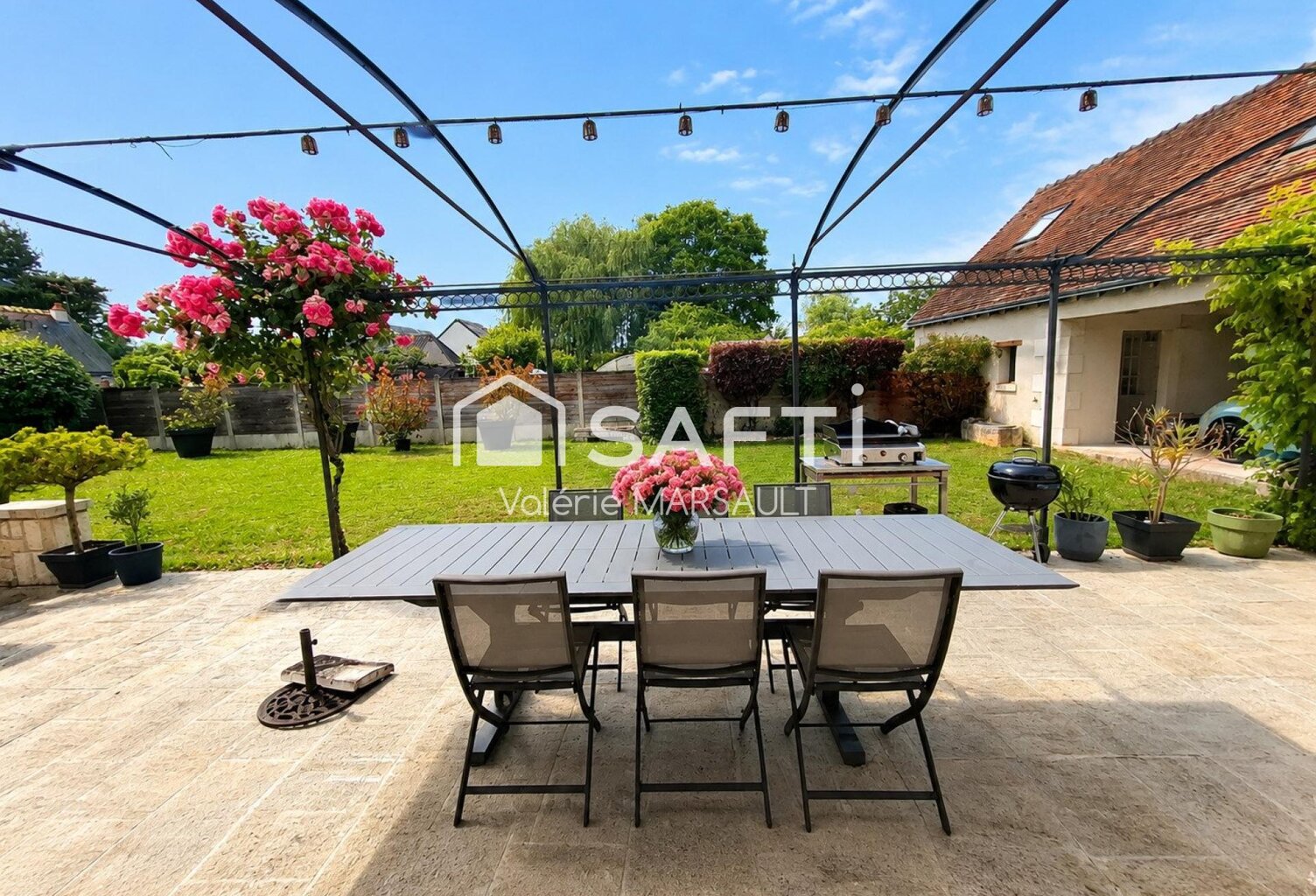 Maison de 160 m² avec piscine et dépendances — photo 1