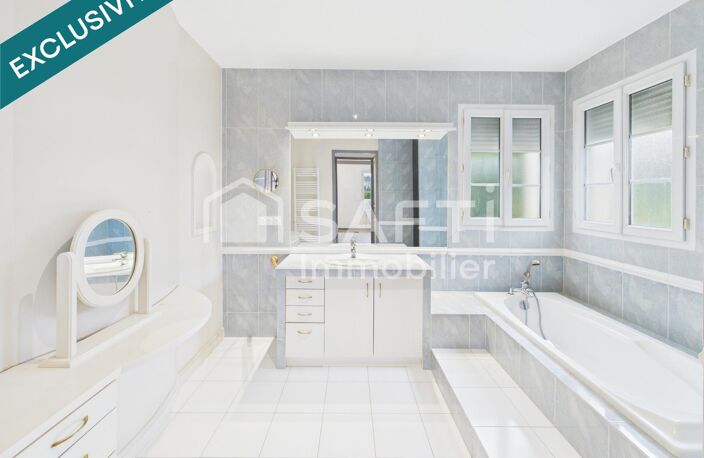 MERIGNAC - Maison lumineuse de 180 m2 avec de beaux volumes — photo 5